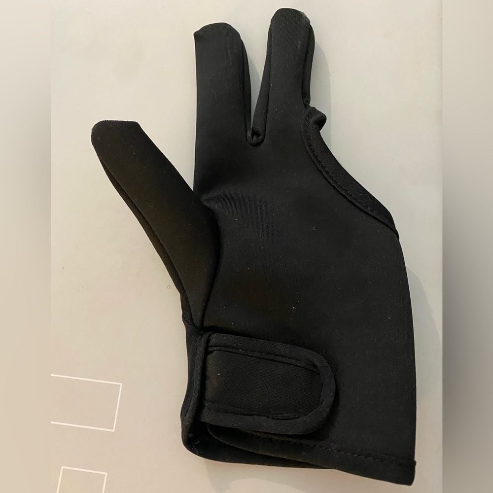 Heat resistant protective hairdressing glove